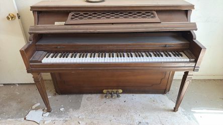 Used piano