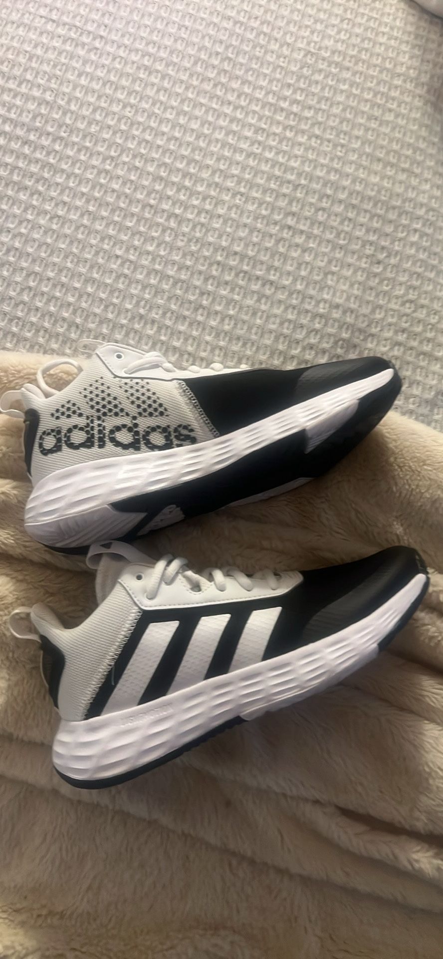 Women’s Adidas Lightmotion 