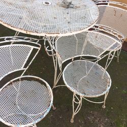 Vintage 4 Piece Outdoor/ Patio Dining Set 