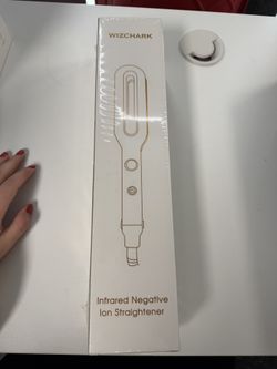 WIZCHARK Infrared Hair Straightener – New