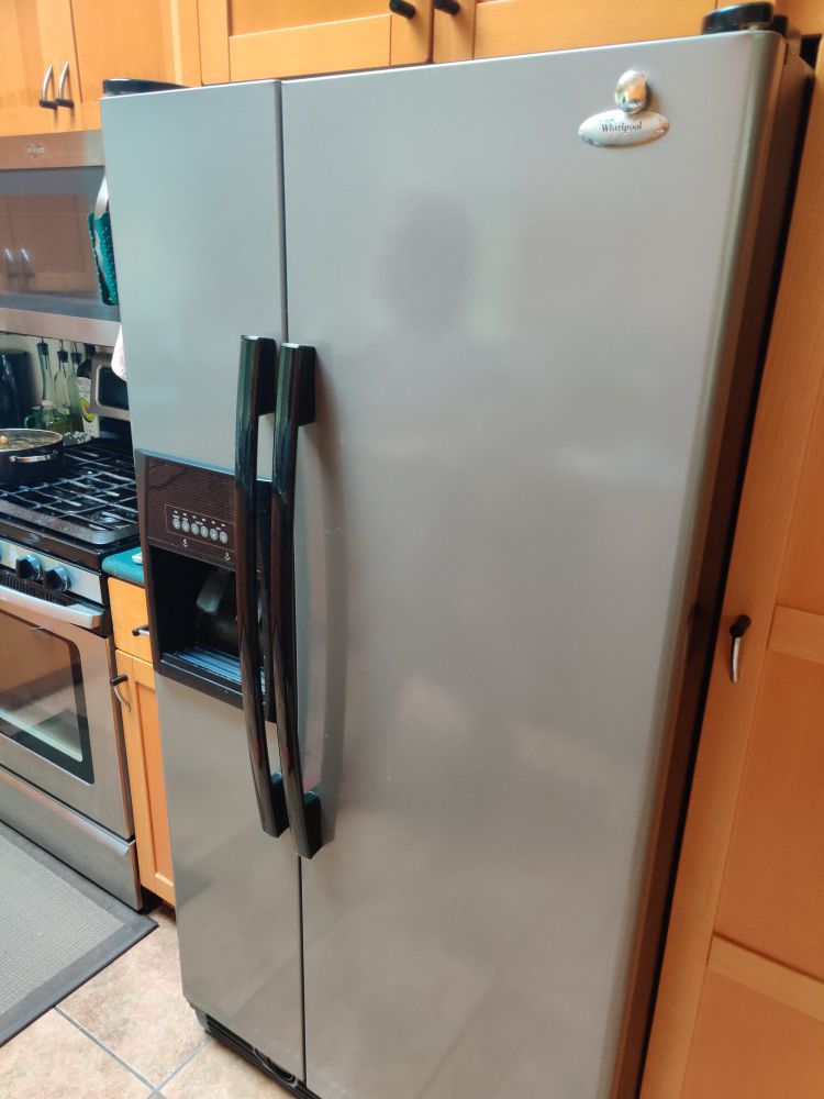 Whirlpool Refrigerator - Excellent Condition