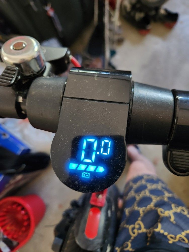 GoTrax Rival electric Scooter