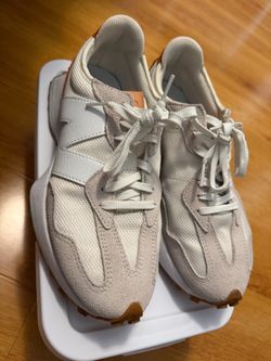 New balance 327  women’s size 9