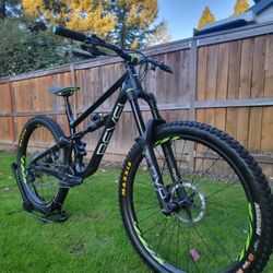 2022 Revel Trail with high end build size M full suspension mountain bike