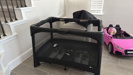 4Moms Pack And Play With Changing Table