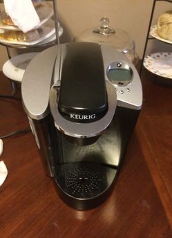 Coffe maker KEURIG like new works perfect & KEURIG K cup Carousel en perfectas condiciones