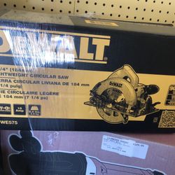 Dewalt 15-Amp Corded 7-1/4” Lightweight Circular Saw New Open Box 