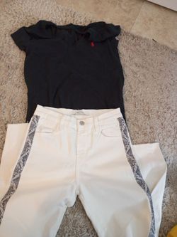 Like new size s and xs .About 25 pieces like new name brand clothes