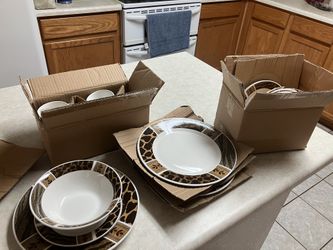Set Of Dishes $25