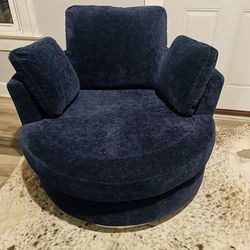 Swivel Barrel Arm Chair 3 Pillows
