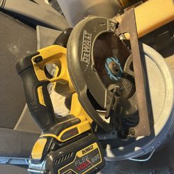 De Walt Circular Saw 