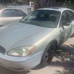 2004 Ford Taurus