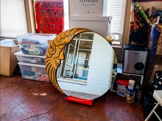 Round Wall Mirror with Sun Face Frame