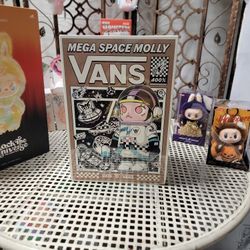 Mega Space Molly Vans %400