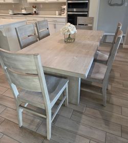Beautiful Pier1 Wood Dining Set. 
Used, in great condition.