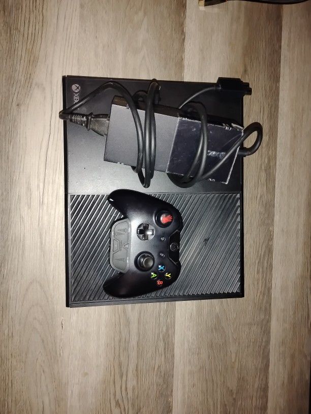 Xbox One With Black Ops III And One Controller