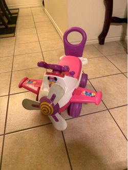 Minnie Mouse airplane
