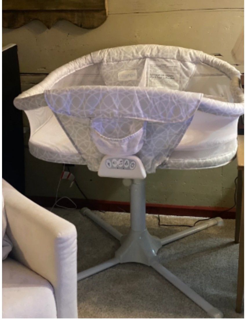 Halo Twin Bassinet Good Condition