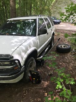 Set of 5x4.5 universal wheels on 31s