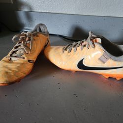 Soccer Cleats Nike Size 8