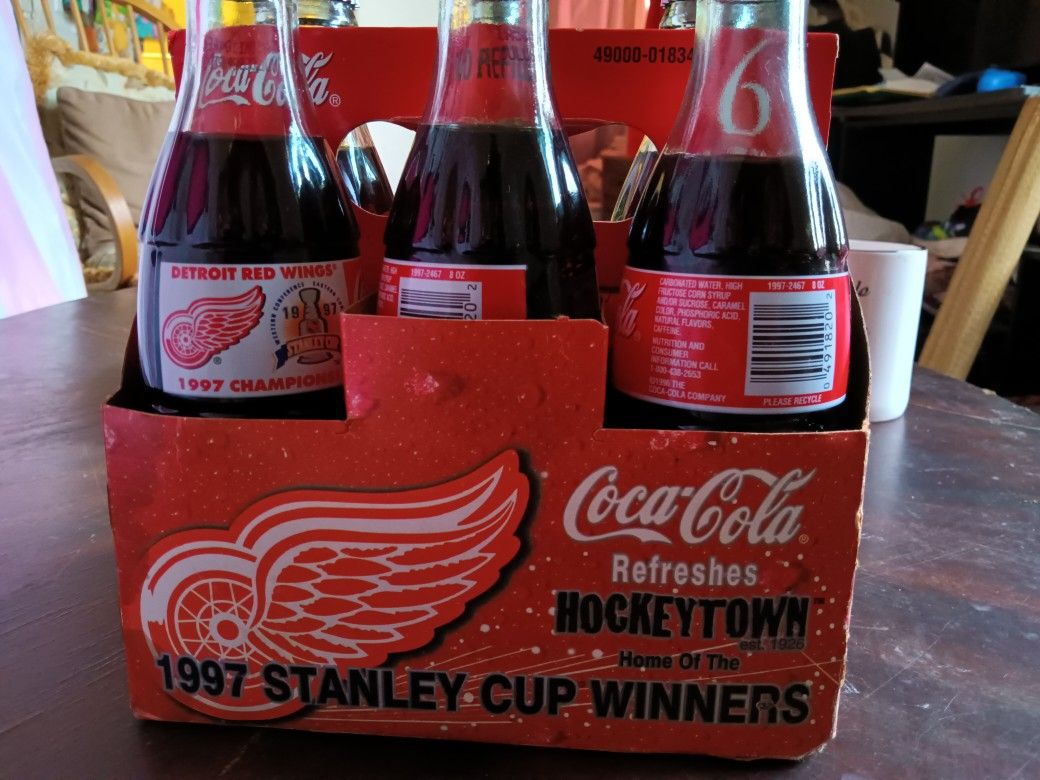 Vintage Unopened 1997 RedWings Stanley Cup Original Packaging Coco Cola Bottles (Collectors)