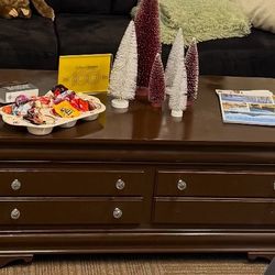 Coffee Table And Side Table 