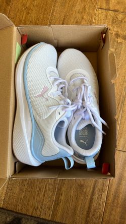 Women’s Puma Skyrocket Sneakers Size 10 New