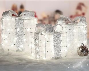 Lighted Gift Boxes 140 LEDs, Decoration Set of 3, Silver
3 double AA battery Lighted Boxes, Light Up Presents, Decor for Party Indo