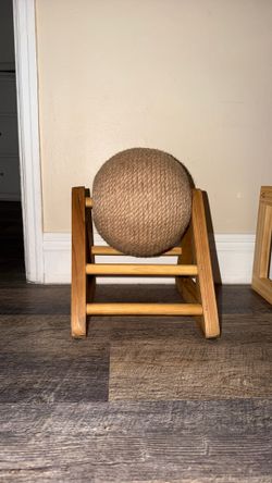 Cat scratching post
