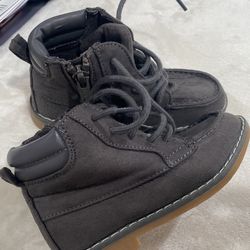 KIDS OLD NAVY LOW CUT BOOTS SIZE 9