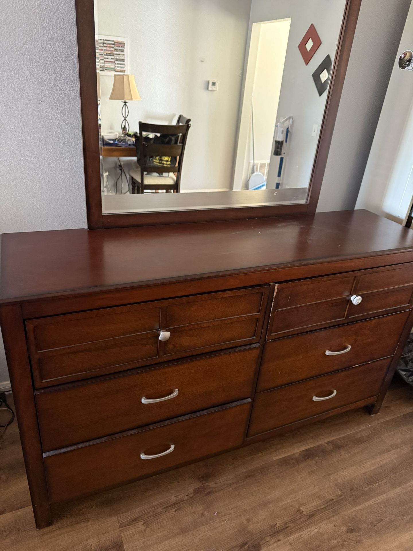 Dresser w/mirror