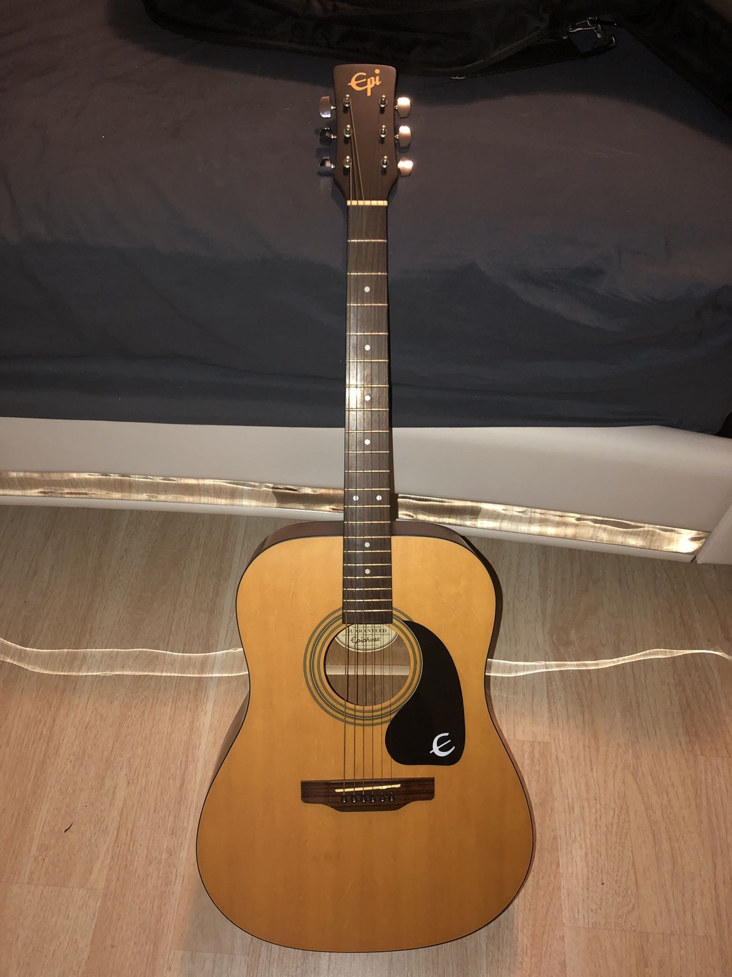 Epiphone Acoustic Guitar (Model ED-100NM)