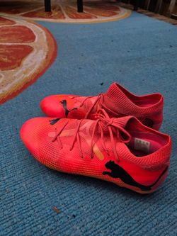 Puma future 7  soccer cleats  men size 7
