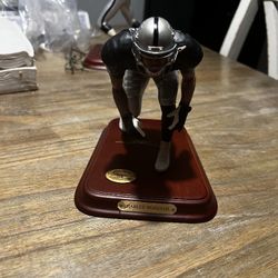 Mint Figuration Statue Collection