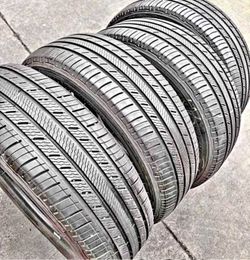235/55/20 Michelin 📍📍 Vendo un set de llantas con 80% de vida las 4 📍🌟