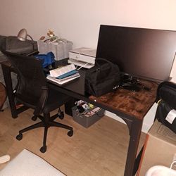 63" Office Desk In Great Condition!