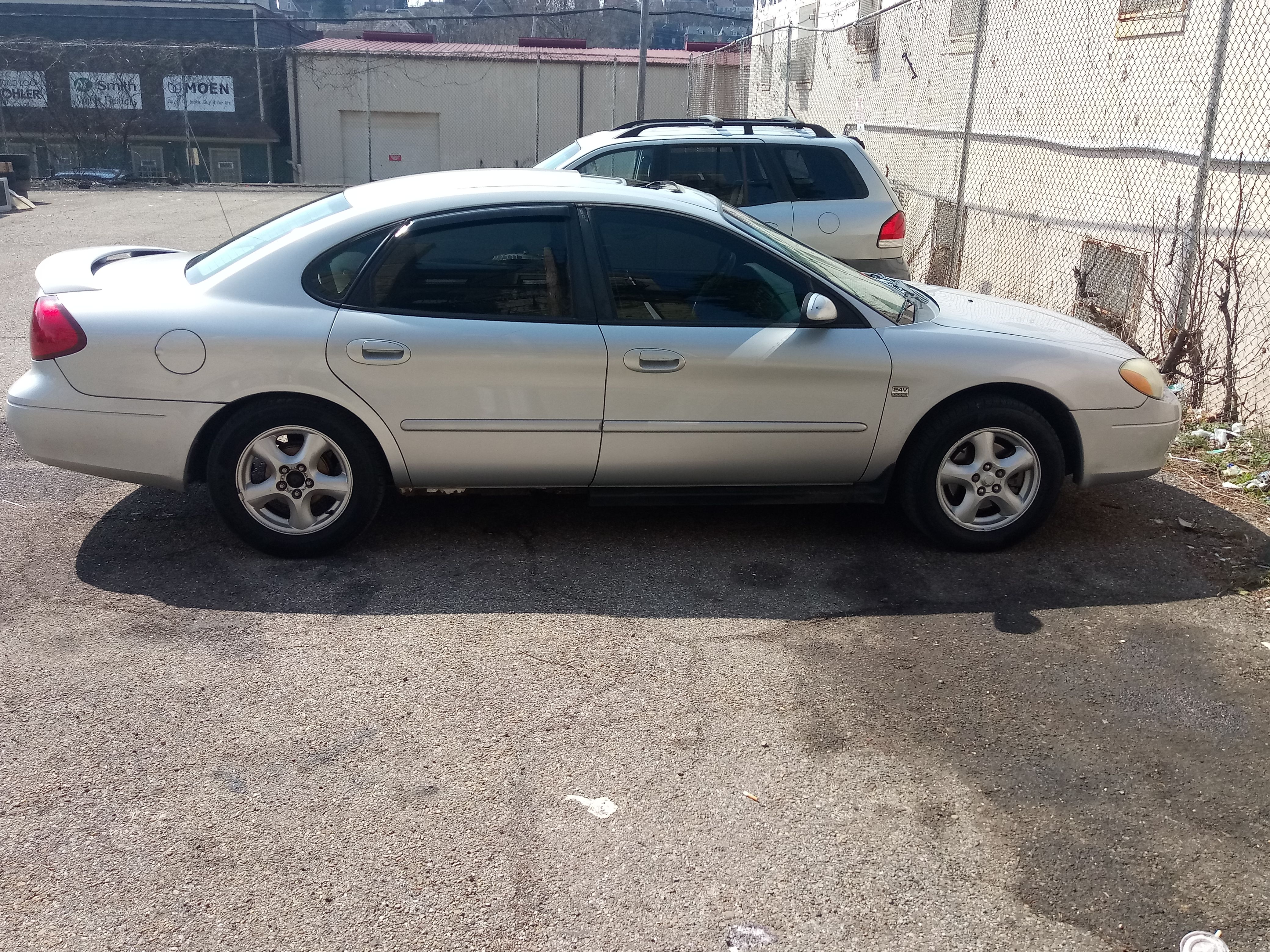 2003 Ford Taurus