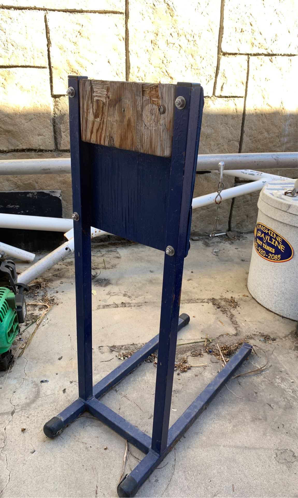 Small outboard motor stand