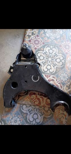 Lower Control Arm with Ball Joint Nissan  xtera