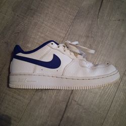 Nike shoe boys size 2.5