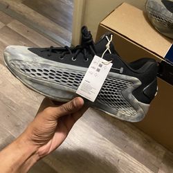 Addias Anthony Edward’s Size 14