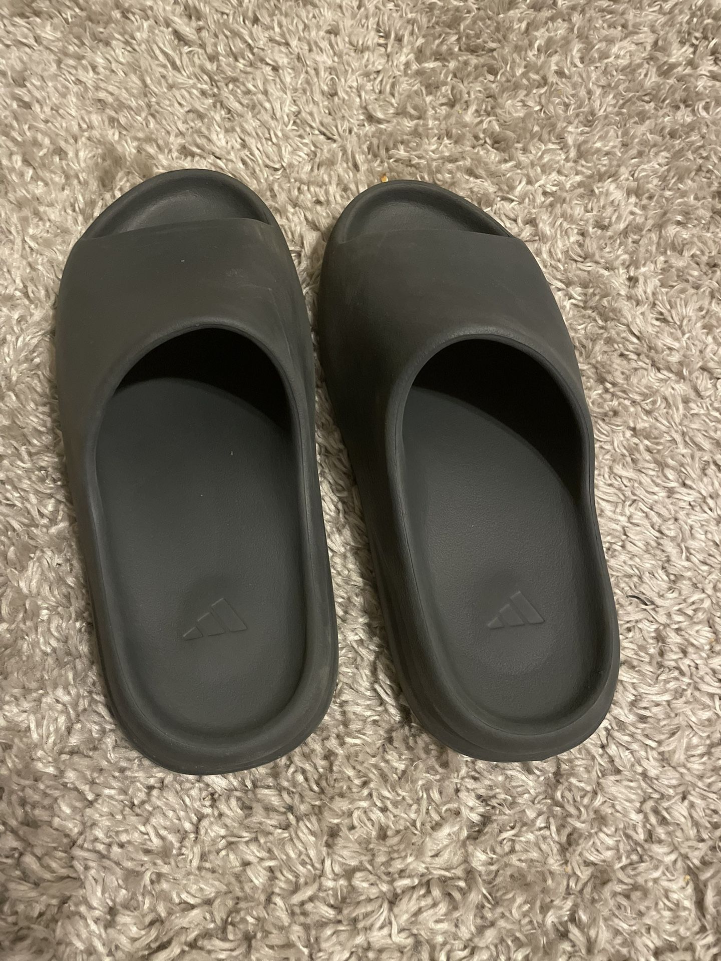 yeezy slides