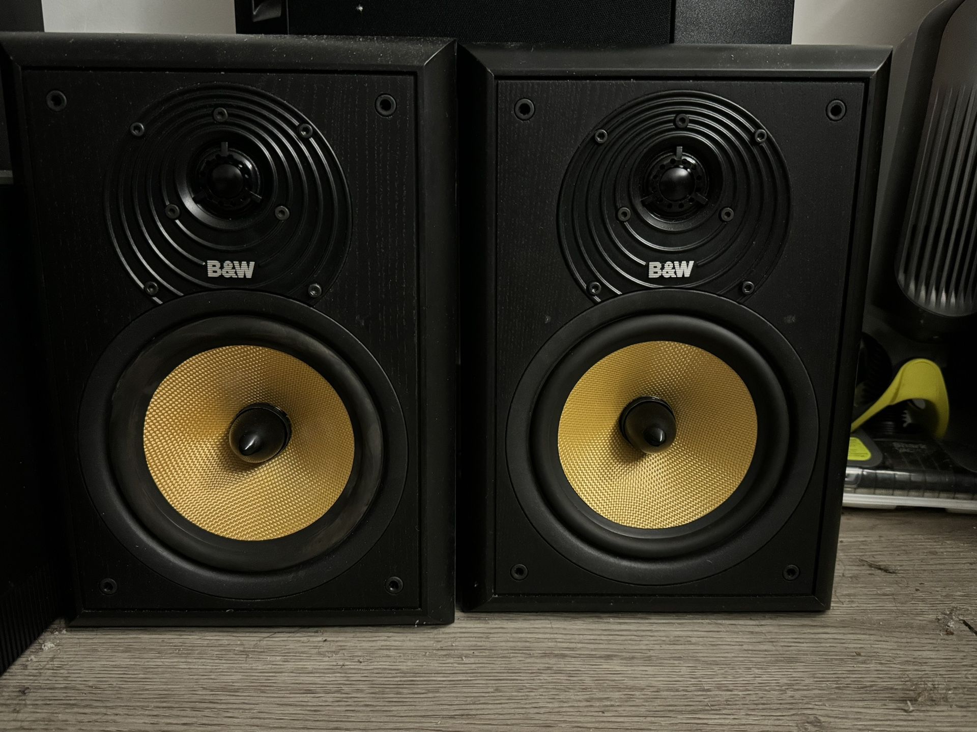 4 Total. Or U Can Buy 2.   Speakers 