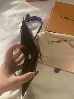 Louis Vuitton Twist Lock Wallet for Sale in Glendale, AZ - OfferUp