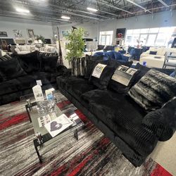$2399 Black Sofa & Loveseat 🖤