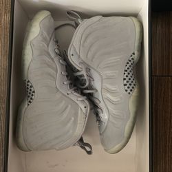 Wolf Grey Foams Size 5.5y $75 Always Open To Offers