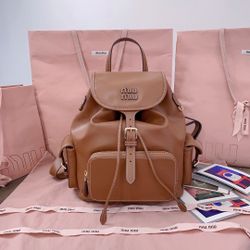 A women's campus-style bag