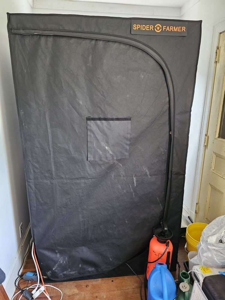 Grow Tent Kit (EVERYTHING YOU NEED)