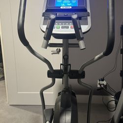 Spirit Fitness XE195 Elliptical