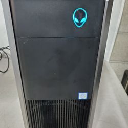Alienware Aurora R7 Desktop - i7-8700K - 16GB RAM - 710GB SSD - 8GB Graphic Card 
